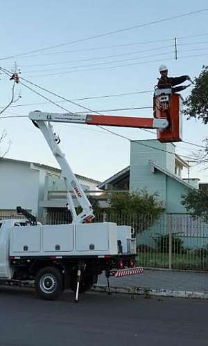 Cesta aérea articulada Cesta aérea articulada